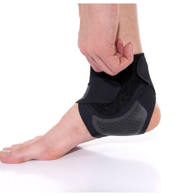 Đai quấn cổ chân giúp bảo vệ khớp, giảm đau, hỗ trợ phục hồi chấn thương. Phù hợp cho vận động viên và người thường xuyên vận động.